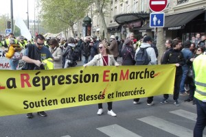 «Желтые жилеты» и профсоюзы ответили Макрону новыми акциями протеста