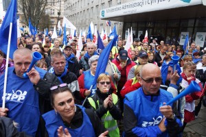 Польские социальные работники и почтовики угрожают забастовкой