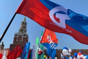 На первомайскую демонстрацию в Москве вышли более 100 тысяч человек