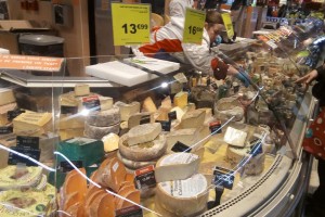 У штаб-квартиры Auchan во Франции прошел митинг