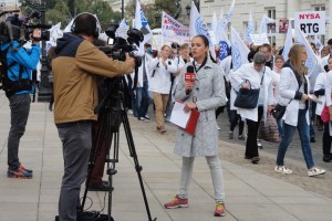 Польские медики вышли на многотысячную акцию протеста