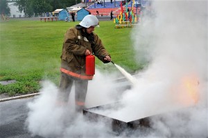 Пожарным повысят зарплату до 24,8 тыс. рублей