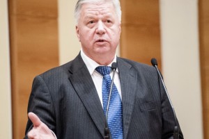 Шмаков предупредил россиян о риске остаться без пенсий