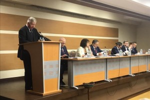 Курс профсоюзов на демократический централизм принят