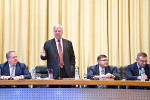 Несколько десятков поправок к Конституции предложили профсоюзы