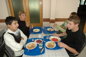 Что входит в продуктовый набор для школьников на время карантина