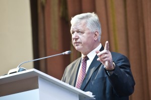 Шмаков назвал идиотизмом антипрофсоюзные инициативы питерских депутатов