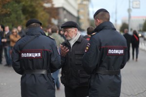 Московским и петербургским полицейским повысят зарплаты