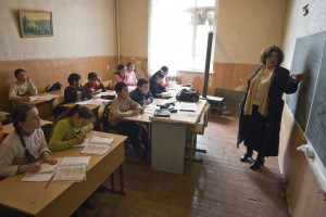 Минпросвещения не требует обязательной вакцинации учителей