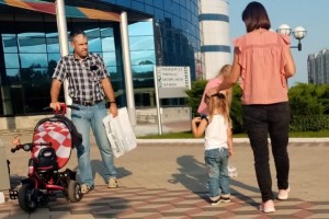 Путин выступил за полную оплату больничных родителям детей до 7 лет