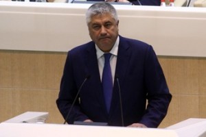 Следить - и не болтать...