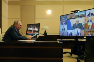 Путин поручил правительству изучить ситуацию с зарплатами бюджетников