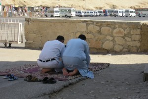 Не ешь, молись, работай