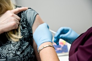 В Кремле не планируют стимулировать вакцинацию от Covid-19