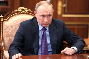 Путин подписал закон об электронном документообороте в трудовой сфере