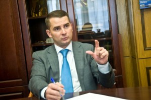 Выплаты по уходу за нетрудоспособными хотят увеличить до МРОТ