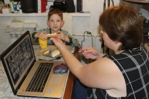 Семьи с низкими доходами получат выплаты на детей в мае