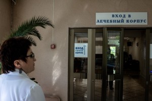 Медработники вынуждены работать по совместительству, заявили в профсоюзе