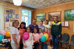 Брянские лесные пожарные подарили первоклассникам праздник