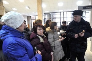 Жильцы, "приватизированные" вместе с общежитием, пытаются добиться защиты своих прав