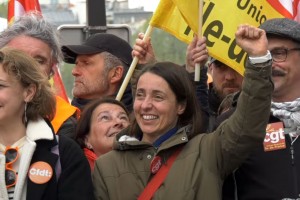 В должность и на баррикады