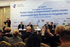 И нашим и... нашим