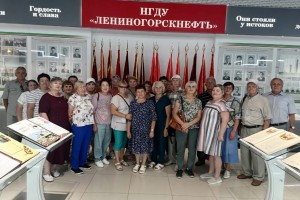 Ветеранов АО «ТАНЕКО» познакомили с историей промышленного наследия