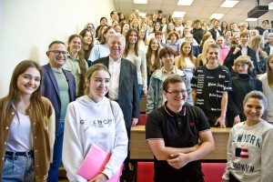 Здравствуй, племя младое, пытливое