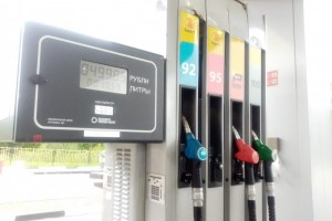 ФАС возбудила дела из-за высоких цен на топливо