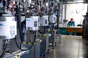 В научно-исследовательском центре «Эластомеры»  на «Воронежсинтезкаучуке» разрабатываются новые марки продуктов