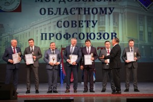 Лучшие работодатели Мордовии получили памятные знаки профсоюза