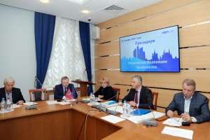 С новыми планами