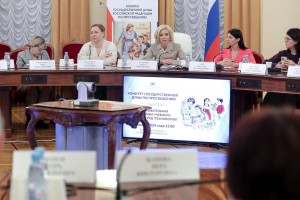 Объяснить на пяльцах