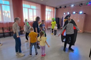 Сказочный праздник для детей работников Жешартского фанерного комбината