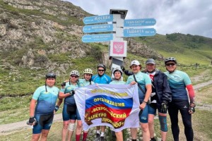 ППО Сургутских электрических сетей ТюмнМО ВЭП  организовала… путешествие профсоюзного флага