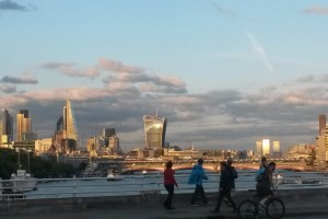 Лейбористы начали отменять забастовочные ограничения в Британии