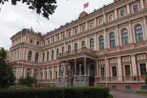 Судебное заседание по изъятию Дворца труда отложили из-за Путина