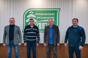 Зампред ФНПР Давид Кришталь  посетил Сыктывкарский лесопромышленный комплекс