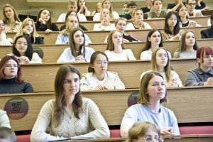 Петербургским студенткам собираются выплачивать по 100 тысяч за беременность