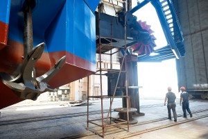 Самые высокие зарплаты - у нефтяников и газовиков Сахалина