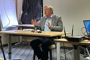 Аннигиляция двух коммунизмов