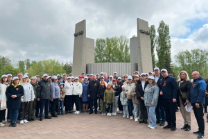 Представители "первички" АВТОВАЗа возложили цветы к Вечному огню