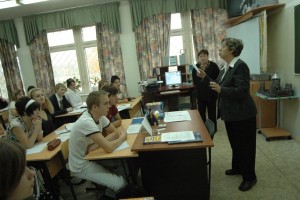 Мишустин поручил разработать меры по повышению зарплат педагогов