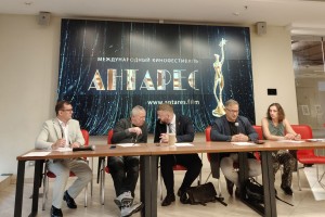 Труд в кадре