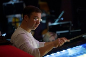 За тяжелой дверью