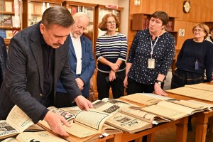 Председатель ФНПР Сергей Черногаев посетил выставку к 120-летию профсоюзного движения