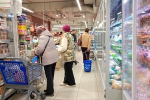 Россияне сокращают траты в магазинах