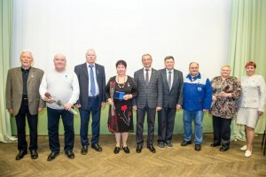 Первым ветеранам профсоюзного движения ГАЗа вручены нагрудные знаки