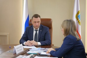 Профлидер Саратовской области на встрече с губернатором подняла темы защиты трудовых прав работников