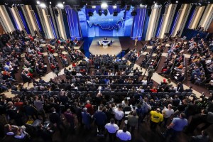 Путин: Рабочие профессии становятся престижными